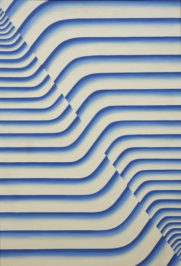 malarstwo; obraz - Ujęcie z przodu. Kompozycja abstrakcyjna. Pionowa płaszczyzna podzielona diagonalnie na pół – od lewego górnego rogu do prawego dolnego – wstęgowym, rytmicznym układem horyzontalnych linii w kolorze kobaltowym przechodzącym w błękit z czarnym konturem w ich górnej części. Poziomy układ linii załamuje się łagodnie w górę (po lewej stronie pracy) i w dół (w prawej części) przed zetknięciem z diagonalem. Układ linii podwójny z użyciem skrótu perspektywicznego. W centrum obrazu dwie wstęgi przechodzą nieprzerwane przez cały obraz od lewej do prawej krawędzi.