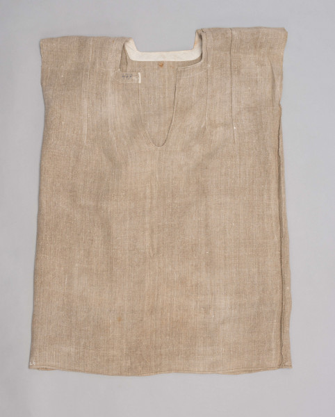 E/477/MRK/ML - Koszula damska. Uszyta z lnianego szarego płótna, krój prosty, dekolt w 