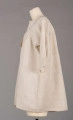 E/664/MRK/ML - Koszula lniana. Długosc rękawa 35 cm. Z licznymi pionowymi zaszewkami z przodu i z tyłu. Z przodu peknięcie o długości 27 cm. Przy szyi zdobienie biała pliską o szeroości 1 cm. Płótno szare bielone.