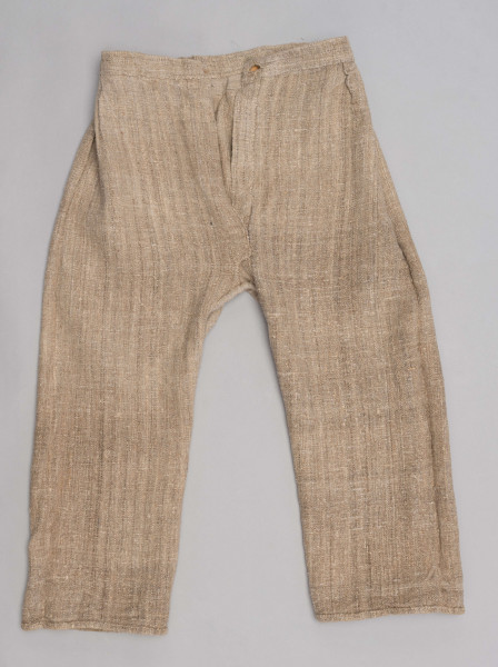 E/478/MRK/ML - Kalesony uszyte z lnianego płótna o nieregularnym splocie, krój prosty, w pasie wszyta oszewka o szerokości 3 cm, szwy tzw. 