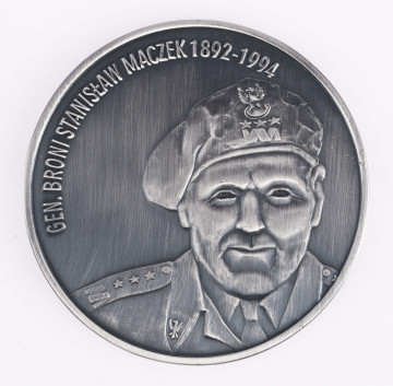 H/2449/MRK/ML - Medal bity w białym metalu, oksydowany. Na awersie popiersie gen. Maczka w berecie, na rewersie w środku symboliczne budowle, odznaka dywizyjna i napis `Dziękujemy Wam Polacy` w otoku daty 1944-2004 29 Oktober.
