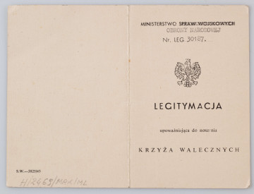 H/2469/MRK/ML - Legitymacja nr 30187 Krzyża Walecznych drukowana na białym kartonie,składana na pół. Dane personalne wpisane na maszynie z okrągłą pieczątką MON. Legitymacja wystawiona w Londynie 18.08.1959 roku. 11,5 x 15,2 cm
