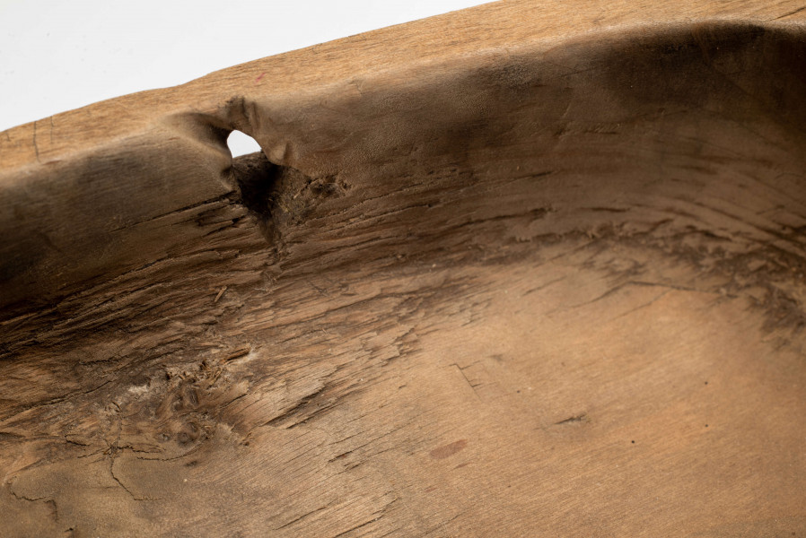 E/13/MRK/ML - Drewniaki dłubane, para. Długość 31 cm. Zrobione z dwóch kawałków drewna zbitych gwoździami. Z boku otwory do wiązania.