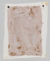 ilustracja - Przedstawienie, w kolorystyce brązowo-biało-szaro-czarnej, pięciu głów, widocznych w zbliżeniu, przedstawienia zwłaszcza trzech dolnych częściowo nakładają się na siebie. Dwie górne głowy - poziomo, środkowa górą ku dołowi, głowa po prawej poziomo, głowa najniżej - pionowo, oczy skierowane ku górze. Kompozycja w namalowanym brązowym obramowaniu, krawędzie wewnętrzne namalowanego brązowego obramowania proste, zewnętrzne - oddalone od krawędzi płótna podłoża - również proste, miejscami wykończone (zwłaszcza w rogach prawym górnym i prawym dolnym).Zwłaszcza u dołu po prawej, na marginesach, widoczny podrys linii ołówkiem.