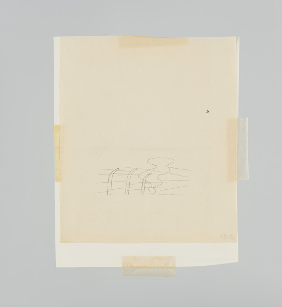 ilustracja - Rysunek czarnym piórkiem na półtransparentnym papierze o barwie kremowej: trzy słupy (wąskie pochylające się bryły, niezamknięte w dolnej części) z widocznym przy znajdującym się najbardziej po prawej słupie dymem (rysunek szeroko falującymi kreskami) i z poziomymi (ukośnymi) kreskami w całej kompozycji.