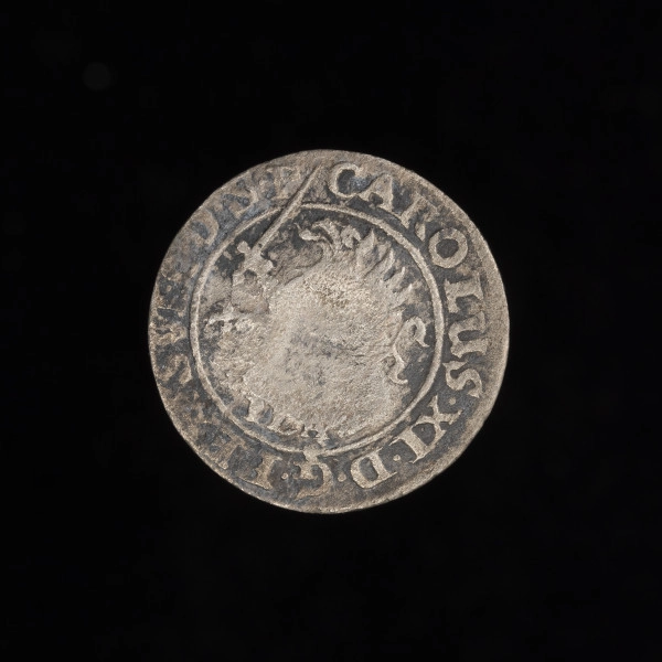 1/48 talara (szeląg) - awers; Na awersie ukoronowany gryf w lewo, trzymający w łapie miecz uniesiony do góry. Sylwetka gryfa w dużej mierze spłaszczona przez kontrasygnaturę postawioną na rewersie. W liniowym otoku napis: CAROLUS·XI·D·G·REX·SUEC·D·S·P (Karol XI z łaski Bożej król Szwecji, książę szczecińsko-pomorski)