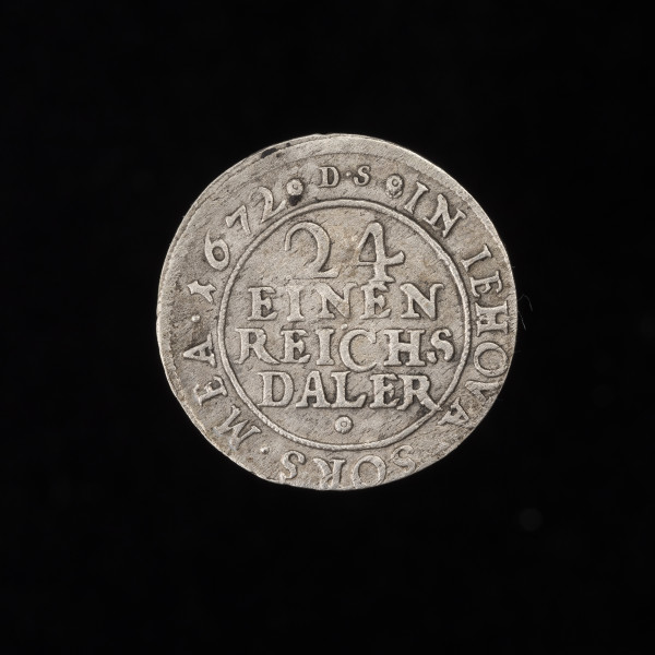 1/24 talara (grosz) - rewers; Na rewersie napis w czterech wierszach 24/ EINEN/ REICHS/ DALER. W sznurowym otoku napis: IN IEHOVA SORS. MEA. 1672 D.S (w Bogu mój los).