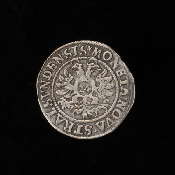 1/24 talara (grosz) - rewers; Na rewersie dwugłowy orzeł, na jego piersi okrągła tarczka z liczbą 24. W perełkowym otoku napis: MONETA NOVA STRALSVNDENSIS