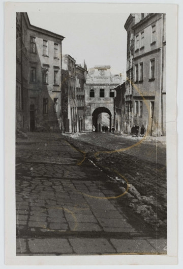 ML/MART/2061/15 Fotografia - fotokopia Bramy Grodzkiej (od strony Starego Miasta) z czasów okupacji wykonana ze zdjęcia oryginalnego, opatrzona pieczątką `Lublin, dnia 23 LIP 1944`.