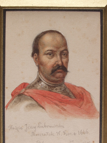 Książę ukazany został w popiersiu, w ¾ prawego profilu, w zachodnioeuropejskiej zbroi, na której czerwony płaszcz, spięty broszą na prawym ramieniu. 