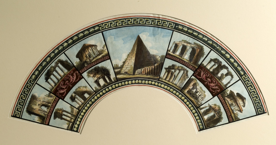 Pokrycie wachlarza składanego, plisowanego wykonane z białej, koźlęcej skóry dekorowanej gwaszem i akwarelą. 