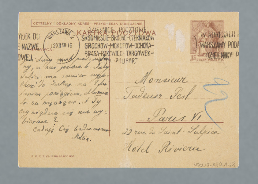 List na karcie pocztowej napisany na pustej części karty i na części przy danych pocztowych. Okrągła pieczątka na treści. Na rewersie nadrukowany znaczek pocztowy, ślad prawdopodobnie po oderwanym znaczku, okrągła pieczątka z datą nadania i trzy prostokątne. Na jednej z prostokątnych pieczątek napis: „DZIELNICE POCZTOWE | ŚRÓDMIEŚCIE-BRÓDNO-CZERNIAKÓW | GROCHÓW-MOKOTÓW-OCHOTA- | PRAGA-RAKOWIEC-TARGÓWEK- | WOLA-ŻOLIBORZ”. Dwie pozostałe prostokątne pieczątki odciśnięte tylko częściowo, ponieważ stempel znalazł się poza krawędzią karty. U góry, po lewej, nadruk w ramce: „CZYTELNY I DOKŁADNY ADRES – PRZYŚPIESZA DORĘCZENIE”.
Z treści: Kochany Tadziulku! | Właśnie wróciliśmy z Podkowy – zmarzłam porządnie, bo chociaż mrozu jeszcze u nas nie ma, ale od kilku dni szaleje strasznie silny wiatr. Ciągle myślę, czy Ci nie zimno w tym Twoim paletku, jakbyś się zapatrywał, żeby Ci posłać zimowe. […]