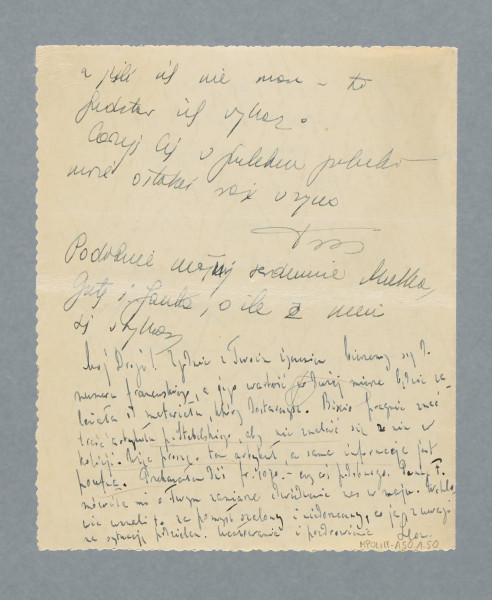 Odręczny list na pojedynczej czystej karcie złożonej na pół. Zapisane wszystkie cztery strony.
Z treści: Tadziu! | W obliczu ostatnich wypadków i r. d. i r. d. jak to się […] [nieczytelne] pisać w […] [nieczytelne] z coraz nowymi […] i deklaracjami (których ja napisałem już ponad 4 – powinieneś się prywatnie odezwać, dać znak życia o sobie. Kto wie, czy nie będzie to nasza ostatnia wymiana słów przed spotkaniem się na froncie – albo – co smutniejsze – na łonie praojca Abrahama. […]