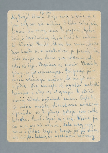 List na karcie pocztowej. Na rewersie dwa znaczki pocztowe (jeden naklejony, drugi nadrukowany), nalepka polecenia, dwie okrągłe pieczątki pocztowe, w tym jedna z godłem III Rzeszy.
Z treści: Mój Drogi! Od czasu Twojej karty z końca ub. r. przez cały czas nie mieliśmy od Ciebie żadnej wiadomości. Nie wiemy, czemu to przypisać, tym bardziej, że dowiedzieliśmy się, iż pisałeś też niedawno do rodziców Emila. U nas bez zmian. Matka dużo krząta się w gospodarstwie, ja pracuję. Zarabia się, jak na obecne czasy, skromnie, ale jakoś się żyje. Odżywiamy się znośnie. […]