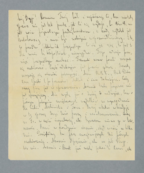 Odręczny list na pojedynczej czystej karcie. Treść na obu stronach. U dołu drugiej strony liczby dopisane ołówkiem.
Z treści: Mój Drogi! Rozumiem Twój ból i współczuję Ci, lecz niestety sprawa nie jest tak prosta, jak Ci się wydaje, bo Gł. G. nie jest moim prywatnym przedsiębiorstwem, a każdy wydatek jest kontrolowany i musi być należycie usprawiedliwiony. Z tego powodu jakkolwiek pragnąłbym Ci iść na rękę, to jest to dla mnie b. kłopotliwe, niewygodne. […]