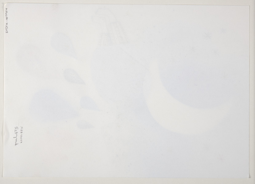 kolaż - Wielobarwne przedstawienie chłopca (postać, także ubiór, w kolorze żółtawym) leżącego na boku - sylwetka poziomo, całopostaciowa; chłopiec ma zamknięte oczy (twarz ujęta na wprost); głowa na poduszce w kropki. Postać umieszczona pośrodku karty, pod niebieskawym tłem (farba, plamkowanie) z białym półksiężycem (efekt uzyskany przez niepomalowanie tej części karty) i kolorowymi gwiazdami (cztery skrzyżowane kreski - rysunek). Na połowie sylwetki widoczna różowowofioletowa kołdra (element naklejony; na jej brzegu przy nogach narysowane schematycznie guziki i rozchylone brzegi poszewki), ze wzorem w statki, flagi i kotwice (elementy narysowane). Z lewego oka chłopca spływają dwie czarne łzy, jedna znajduje się u góry tuż przy oku, druga niżej (elementy narysowane ołówkiem), natomiast niżej, pod całą sylwetką, widocznych jeszcze siedem, dużo większych i o różnych kolorach, łez, na dwóch z nich napisy: Brat, mama.