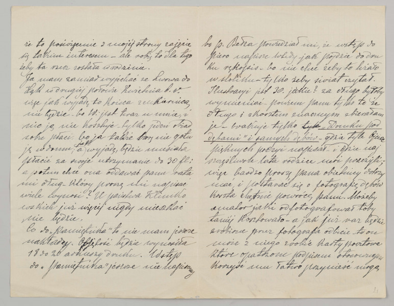 List na papierze kratkowanym, skałda się z dwóch kartek, cztery strony zapisane pismem czytelnym, pochylonym w prawą stronę, czarnym atramentem. Podkreślenia na str 1 i 3, dopiski na str. 1 i 2.
