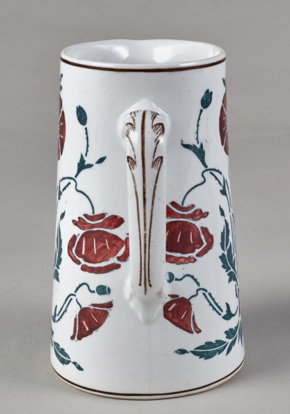 Dzbanek - biały z dekoracją secesyjną malarską o motywie stylizowanych maków. 