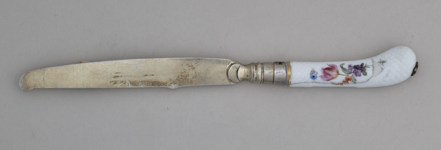 Nóż obiadowy z płaskim ostrzem zakończonym półokrągło