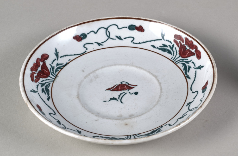 Spodek pod filiżankę z serwisu obiadowego we wzór maków