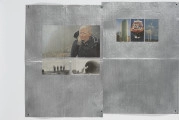 Untitled (Covering) - ujęcie z przodu; Kolaż składa się z dwóch arkuszów papieru pokrytego srebrną farbą przymocowane do białego podłoża za pomocą malutkich okrągłych, płaskich magnesów w narożnikach każdego z arkuszy. Na każdym nieregularnie rozmieszczone zdjęcia publicystyczne.
Na pracy na pierwszym z lewej strony arkuszu trzy zdjęcia: w górnej części duża fotografia popiersia kobiety w sportowym stroju, z rozwianymi włosami, a w tle, w oddali, za mgłą wzgórze. Poniżej dwa mniejsze ułożone obok siebie, biało-czarne zdjęcia - jedno przedstawia czwórkę mężczyzn w kurtkach i kaszkietach zwróconych w prawo, stojących na kamienistej powierzchni lub gruzowisku obok leżącego szkieletu nieokreślonej konstrukcji, a drugim zaś dwie sylwetki ludzi przy leżącym na boku koszu balonowym połączonym olinowaniem z balonem widocznym po prawej jako ciemna kulista forma. Na prawym arkuszu, centralnie w górnej części trzy pionowe kolorowe zdjęcia rozmieszczone obok siebie w równych odstępach. Na pierwszym z lewej drapacze chmur; na środkowym statek wypełniony kontenerami; na trzecim po prawej trzy turbiny wiatrowe.