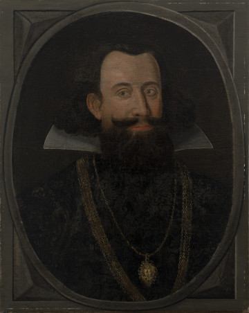 MNS/Szt/1005 Portret Jürgena Valentina Winthera - ujęcie z przodu; Portret w formie wpisanego w owal popiersia mężczyzny o falowanych, czarnych włosach sięgających długością poniżej uszu, z prosto uciętą brodą i wąsami. Mężczyzna o prostym nosie i szerokich ustach spogląda brązowymi oczami w lewo. Strój jest ciemny brązowo-czarny, tkanina ozdobiona haftem. Szeroki, gładki, biały kołnierz jest postawiony i wywinięty na boki. Na piersi zawieszone są złote łańcuchy oraz medalion z przedstawieniem portretowym pary. Owal z portretem okala prostokątne, malarskie obramowanie w formie iluzjonistycznej, szarej ramy z trójkątnymi ostrosłupami w rogach.
