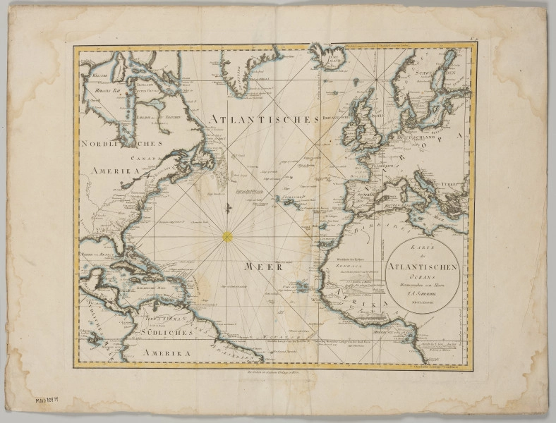 Mapa Oceanu Atlantyckiego - ujęcie z przodu; Mapa Oceanu Atlantyckiego kolorowana – ramka lawowana na żółto, wybrzeża na zielono i brzegi mórz na niebiesko. Poza ramką mapy napisy: na dole centralnie - 