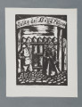 scena rodzajowa - Przed drewnianą bramą z napisem: Gulag der SS und Polizei stoją dwaj mężczyźni, ujęci w całej postaci. Mężczyzna z lewej nosi spodnie pumpy wpuszczone w oficerki, marynarkę przewiązaną paskiem, na głowie ma czapkę z daszkiem i okrągłym denkiem. Mężczyzna z prawej ma na sobie szynel do ziemi, na głowie hełm, w rękach trzyma karabin. Na ziemi bruk.