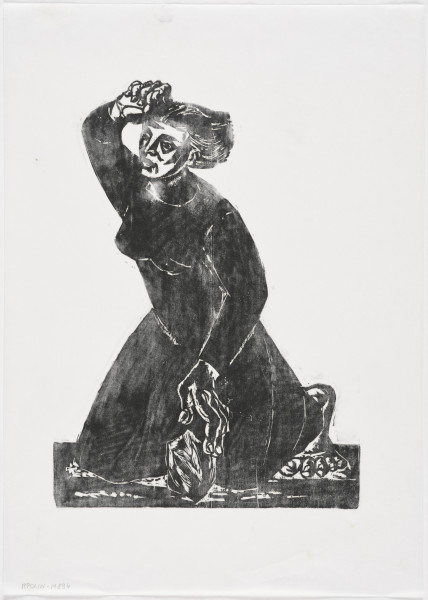 Kompozycja figuralna - Sylwetka kobiety, ujęta prawie frontalnie, ukazana w całej postaci, upadająca na kolana. Kobieta upada na bruk. Lewą rękę podniosła do góry, do twarzy, z prawej, opadającej wzdłuż ciała wypadł kamień. Dłonie duże i kościste. Ubrana w długa do ziemi suknię, z okrągłym wycięciem, spod sukienki wysuwa się bosa, duża i niekształtna stopa. Włosy krótkie, do ramion, rozwiane. 