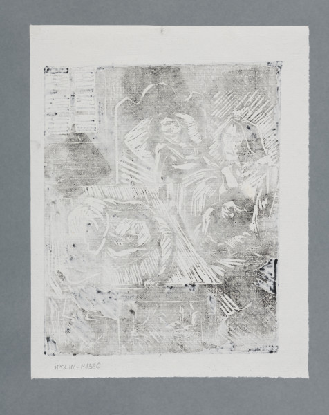 scena rodzajowa - Wnętrze małej izby. Pośrodku pokoju stoi drewniany, prostokątny stół. Z lewej strony przy stole siedzi kobieta w czepku na głowie. Na jej kolanach leży, przytulone do niej dziecko. Naprzeciwko, po drugiej stronie siedzi kobieta, położyła się na stole. W tle, w lewym rogu, obok okna stoi łóżko, w którym leży kobieta.