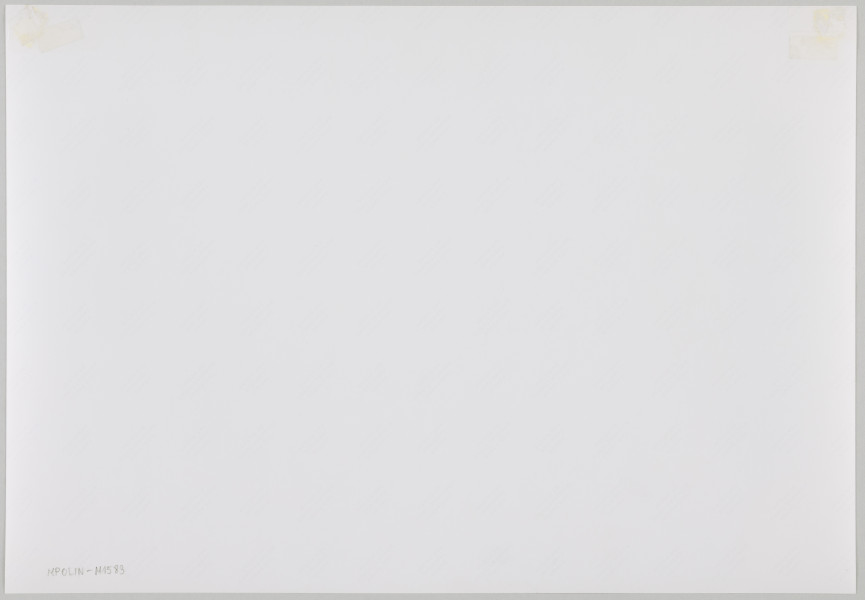 fotografia - Zdjęcie przedstawia wnętrze synagogi oraz modlących się mężczyzn. Na pierwszym planie widoczni są dwaj mężczyźni. Stoją przy pulpicie, na którym leżą otwarte księgi. Obaj mają na sobie garnitury, białe koszule i krawaty. Ich ramiona są okryte tałesami, na głowach jarmułki. Obaj trzymają w rękach cytrynę (lub etrog) oraz lulaw (wiązankę roślin wykorzystywaną w modlitwie wraz z etrogiem siódmego dnia Sukot, w dzień Hoszana Raba). Za nimi widoczne wnętrze synagogi, a w nimi pozostali modlący się mężczyźni. Wielu z nich ma ramionach okryte tałesem. 