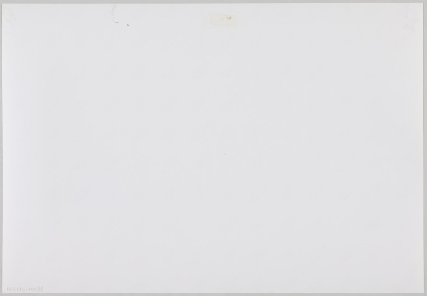 fotografia - Zdjęcie przedstawia grupę mężczyzn we wnętrzu Synagogi. Część z nich obchodzi bimę trzymając w rękach zwoje tory w ozdobnych sukienkach. Po lewej stronie kadru widać dwóch mężczyzn trzymających w rękach otwarte księgi. Modlą się. Wszyscy mężczyźni mają nakrycia głowy (jarmułki lub kaszkiety). Ramiona większości z nich okrywają tałesy. Po prawej stronie kadru, w głębi synagogi widać modlącą się kobietę w błękitnej chuście na głowie. U dołu kadru widoczne cztery palące się świece. Świece są rozmazane, ostrość jest skupiona na mężczyznach. 