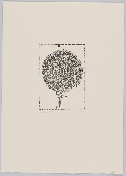 odbitka graficzna - Grafika przedstawiająca czarną sylwetkę postaci w kapeluszu, trzymającą podniesiony ku górze podłużny przedmiot zakończony dwoma czarnymi okręgami. Powyżej znajduje się okrąg całkowicie wypełniony figurami ludzi i zwierząt. Przedstawienie zamknięte w stworzonym z przerywanej linii prostokącie, stojącym na krótszym boku.