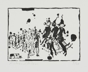 odbitka graficzna - Grafika przedstawia stojącą po lewej stronie sceny grupę wielu niewielkich postaci oraz cztery nieco większe czarne postacie w spiczastych nakryciach głowy po prawej stronie przedstawienia. Przedstawienie wpisane w prostokątną ramkę stojącą na dłuższym boku.