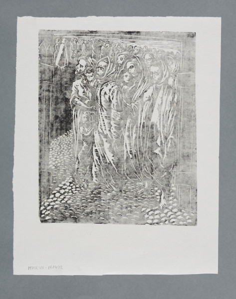 scena rodzajowa - Duża grupa kobiet, dzieci i mężczyzn przechodząca przez otwartą drewnianą bramę. Na czele pochodu idzie kobieta, ujęta w całej postaci w długim płaszczu, głowę ma obwiązana chustką, podobnie, jak inne kobiety obok niej. Noszą łachmany, kobieta z lewej jest bosa, w za dużym płaszczu, na przodzie okrycia naszyta gwiazda Dawida, w środku gwiazdy litera A. Dwie kobiety niosą dzieci na rękach. Kobieta z prawej strony ma na ramieniu opaskę z gwiazda Dawida, do jej boku tuli się dziecko. W głębi widać długi, ciągnący się daleko szereg ludzi. W prawym górnym rogu widoczne małe sylwetki dwóch żołnierzy w hełmach i długich do ziemi szynelach. Droga wybrukowana kocimi łbami.