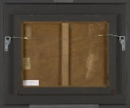 Na ciemnozielonym tle zawieszona jest barwna serweta z kwiatowym wzorem, obrębiona białą koronkową nicią (kordonkiem?). Przed nią, na drewnianym stole widać, w pozornym nieładzie, przedmioty: od lewej stoi besaminka (balsaminka), dalej leży przewrócony brązowy pojedynczy świecznik. Na pierwszym planie pośrodku, z prawej na małym niebieskim z ozdobną pomarańczowo-czerwoną linią talerzyku deserowym, nakrytym białą serwetką leży owoc cytrusowy (etrog). W głębi, na tle serwety umieszczony prawie poziomo, przecinający kompozycję obrazu, wąski, ciasno skręcony bukiet (lulaw), obok leży gałązka mirtu.Faktura obrazu, dzięki użyciu piasku, mocnym impastom i wydrapanym w farbie liniom jest wyrazista, ornamentalna i zróżnicowana.