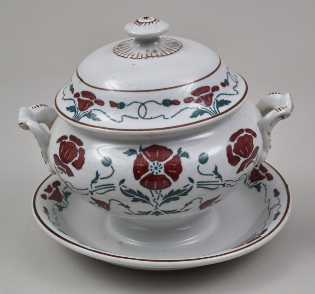 Sosjerka – niewielkie, fajansowe naczynie do sosów, założone na planie koła, składające się z pękatej wazki, jednorodnie połączone z miseczkowatą podstawką w rodzaju spodka i kopulastej pokrywki mającej wcięcie na łyżkę