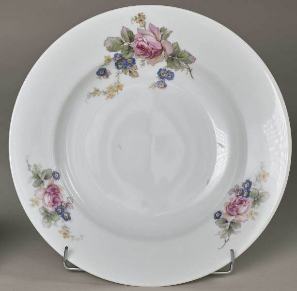 Talerz głęboki, widok od przodu, zdjęcie do kart