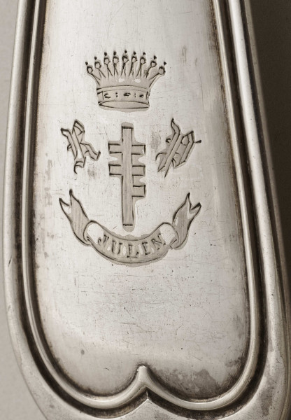 Nóż duży - środek stołu