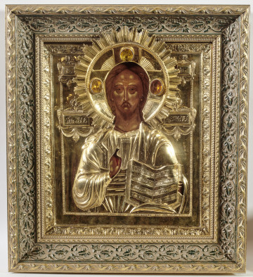  ikona w okładzie srebrnym złoconym, z wizerunkiem Chrystusa Pantokratora ukazanego frontalnie w półpostaci, błogosławiącego prawicą, lewicą podtrzymującego otwartą księgę Ewangelii z cytatem cyrylicą